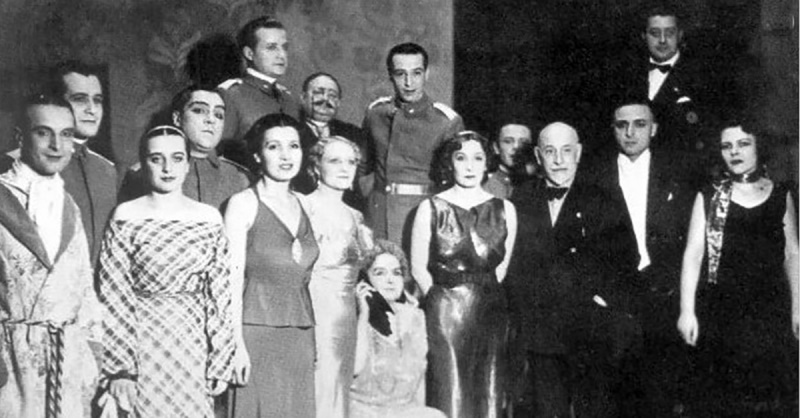 Marta Abba e Pirandello: foto di scena di Questa sera si recita a soggetto allestita dalla Compagnia dei Grandi Spettacoli d'Arte, diretta da Guido Salvini, 31 gennaio 1936 Marta Abba e Pirandello: foto di scena di Questa sera si recita a soggetto allestita dalla Compagnia dei Grandi Spettacoli d'Arte, diretta da Guido Salvini, 31 gennaio 1936