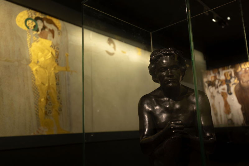 Max Klinger Beethoven 1885 (primo abbozzo), 1902 (versione monumentale), 1907 (miniatura) Vienna, Belvedere, inv. Lg 1537 Prestito permanente dalla LETTER Stiftung, Colonia Max Klinger Beethoven 1885 (primo abbozzo), 1902 (versione monumentale), 1907 (miniatura) Vienna, Belvedere, inv. Lg 1537 Prestito permanente dalla LETTER Stiftung, Colonia