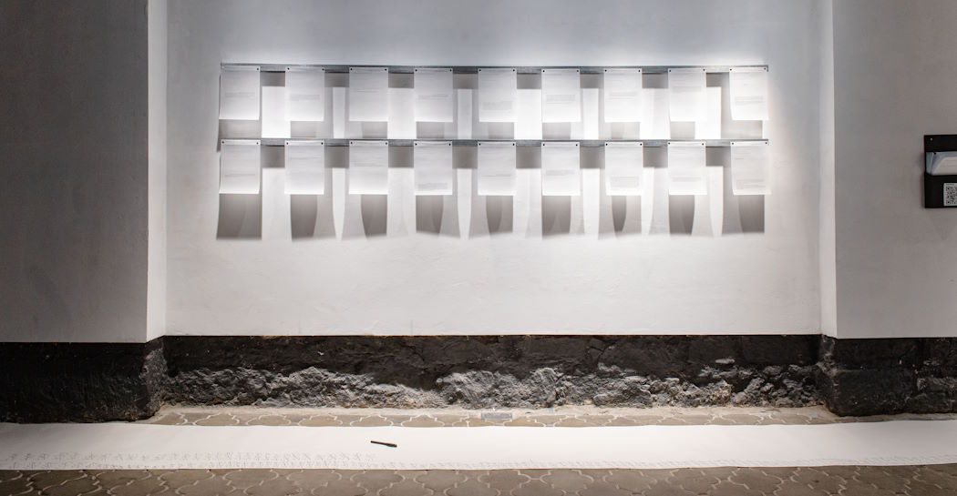 Luca Marcelli Pitzalis Corrispondenze Vol. 1, 2023 Newsletter,36 stampe su carta opaca semitrasparente A4, guide in alluminio, calamite Dimensioni ambientali Courtesy l’artista Luca Marcelli Pitzalis Corrispondenze Vol. 1, 2023 Newsletter,36 stampe su carta opaca semitrasparente A4, guide in alluminio, calamite Dimensioni ambientali Courtesy l’artista