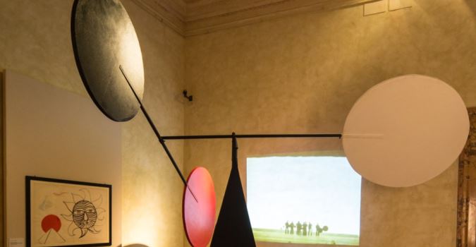 Props mobile di Alexander Calder, realizzato per la messa in scena dell’evento-performance Work in progress nel 1968 Props mobile di Alexander Calder, realizzato per la messa in scena dell’evento-performance Work in progress nel 1968