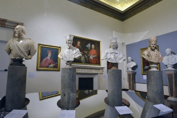 Piano II – Sala 11 "I volti e le Storie. Ritratto di governo" ©Mimmo Frassineti Piano II – Sala 11 "I volti e le Storie. Ritratto di governo" ©Mimmo Frassineti