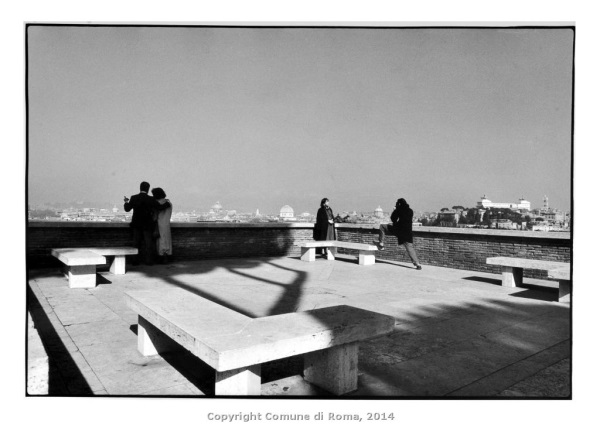 Roberto Bossaglia Terrazza dell’Aventino, 1990 Gelatina ai sali d’argento, AFM 33 Roberto Bossaglia Terrazza dell’Aventino, 1990 Gelatina ai sali d’argento, AFM 33