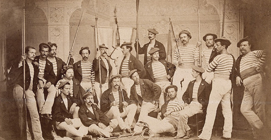 Gioacchino Altobelli, Gruppo di canottieri del Tevere Remo, 1875 ca., albumina Gioacchino Altobelli, Gruppo di canottieri del Tevere Remo, 1875 ca., albumina