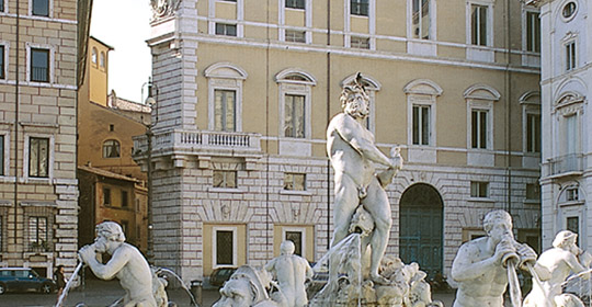 Palazzo Braschi da Piazza Navona Palazzo Braschi da Piazza Navona