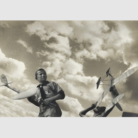 Aleksandr Rodčenko e Varvara Stepanova, Giovani aviatori, 1933. Fotomontaggio Aleksandr Rodčenko e Varvara Stepanova, Giovani aviatori, 1933. Fotomontaggio