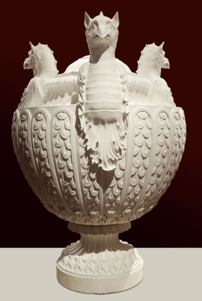 Vaso con tre grifoni, disegnato da Giovanni Battista Piranesi, Venezia Fondazione Giorgio Cini, prodotto da Factum Arte, 2012, marmo Vaso con tre grifoni, disegnato da Giovanni Battista Piranesi, Venezia Fondazione Giorgio Cini, prodotto da Factum Arte, 2012, marmo