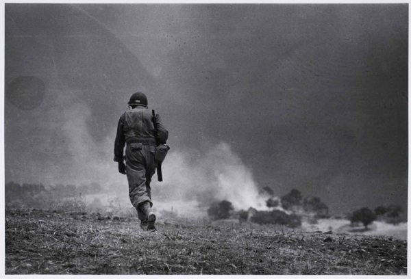 Soldato americano in perlustrazione nei dintorni di Troina, 4-5 agosto 1943/American soldier on reconnaissance mission near Troina, 4-5 August 1943 Soldato americano in perlustrazione nei dintorni di Troina, 4-5 agosto 1943/American soldier on reconnaissance mission near Troina, 4-5 August 1943