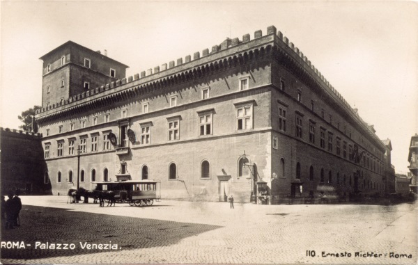Ernesto Richter, Palazzo Venezia allora sede dell’Ambasciata dell’Impero austro ungarico a Roma, 1900 circa Ernesto Richter, Palazzo Venezia allora sede dell’Ambasciata dell’Impero austro ungarico a Roma, 1900 circa