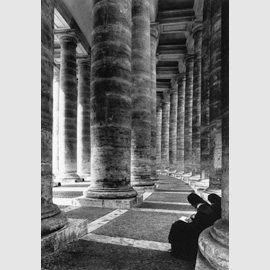 Gianni Berengo Gardin, Il colonnato di San Pietro, 1986 Gianni Berengo Gardin, Il colonnato di San Pietro, 1986