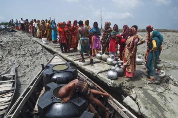 JONAS BENDIKSEN/National Geographic Gilbari, Maheshwari Pur, Divisione Khulna, Bangladesh JONAS BENDIKSEN/National Geographic Gilbari, Maheshwari Pur, Divisione Khulna, Bangladesh