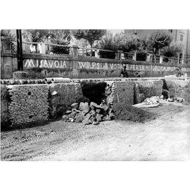 Via di Villa Certosa con lavori in corso e scritte elettorali per il referendum fra Monarchia e Repubblica, 4 luglio 1946 Via di Villa Certosa con lavori in corso e scritte elettorali per il referendum fra Monarchia e Repubblica, 4 luglio 1946