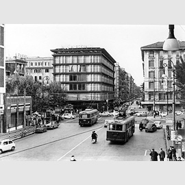 Savio Oscar (Padova 1912 - ), Veduta del palazzo della "Rinascente" a porta Pia, 1950-1960, mm. 120x90 Savio Oscar (Padova 1912 - ), Veduta del palazzo della "Rinascente" a porta Pia, 1950-1960, mm. 120x90