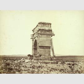 Ludovico Tuminello, Arco di trionfo di Sbitla, Tunisia, 1875, carta salata, Acquisto Luigi Cima