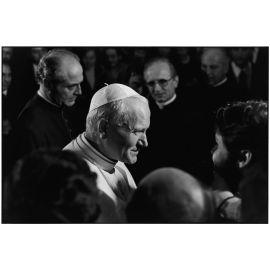 05. ITALIA. Città del Vaticano, Roma. 1978. Papa Giovanni Paolo II, primo papa non italiano dopo 455 anni, durante la sua cerimonia di investitura © Elliott Erwitt/Magnum Photos/Contrasto