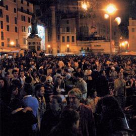 Piazza di Campo de’ Fiori durante le manifestazioni per la “Notte bianca” 7 settembre 2005
