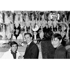 Un banco di macelleria del mercato coperto di via Corinto 29 novembre 1963